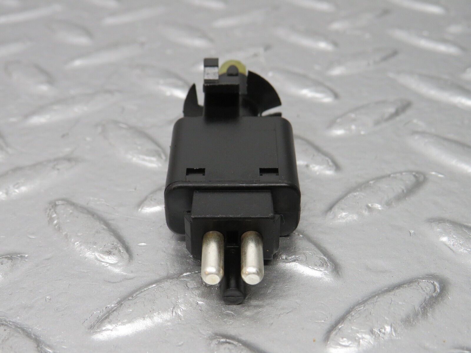 31325 Mercedes-Benz S124 220TE Wagon Brake Light Switch 0005457709