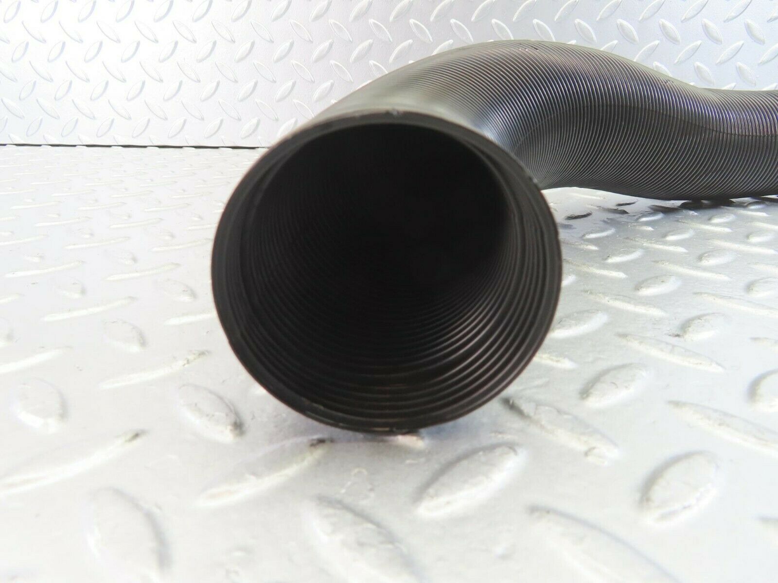 10049 Mercedes-Benz C123 230CE Coupe Air Duct Pipe Hose