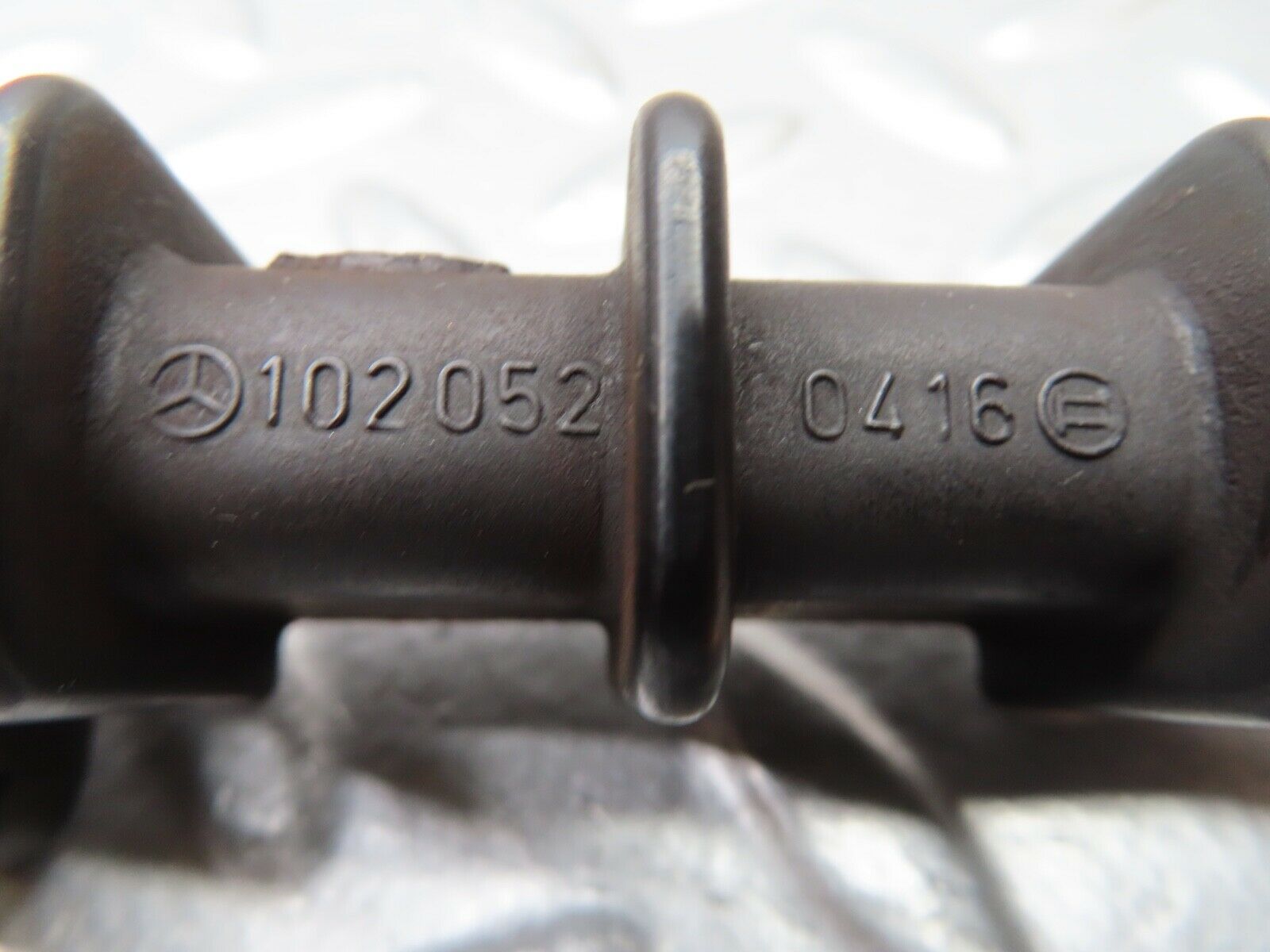 21316 Mercedes-Benz W123 230E Timing Chain Guide Rail 1020520416