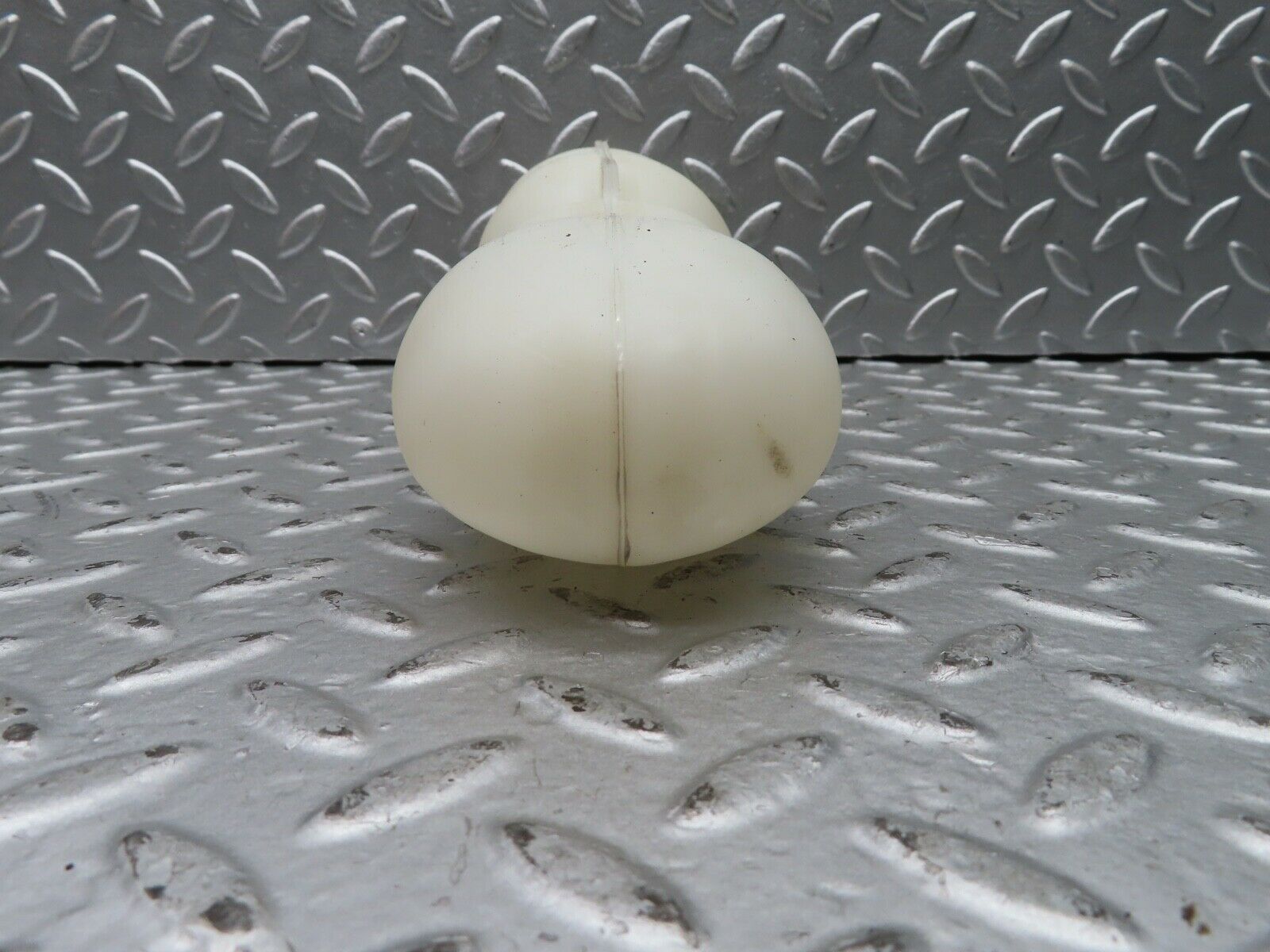 21454 Mercedes-Benz W126 300SE Vacuum Reservoir Tank