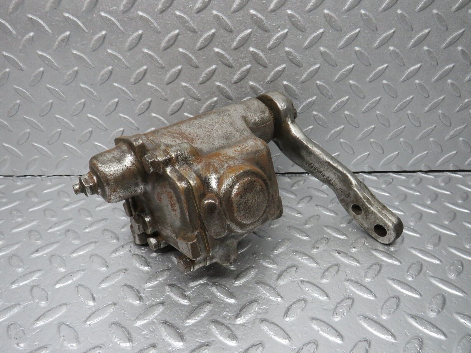 40391 Mercedes-Benz W110 230 Steering Box Steering Rack 1114610701