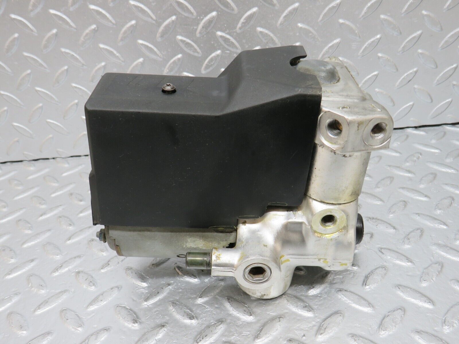 33273 Mercedes-Benz W202 C180 ABS Pump Bosch 0265200043