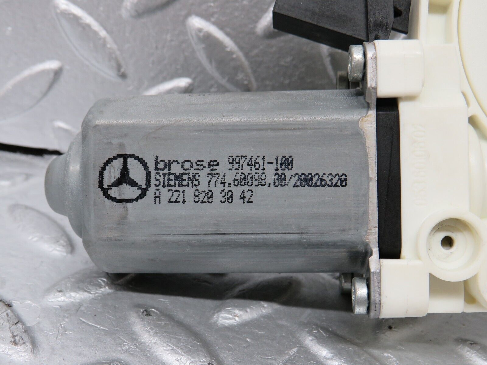 35162 Mercedes-Benz W221 Rear Right Window Regulator Motor 2218203042