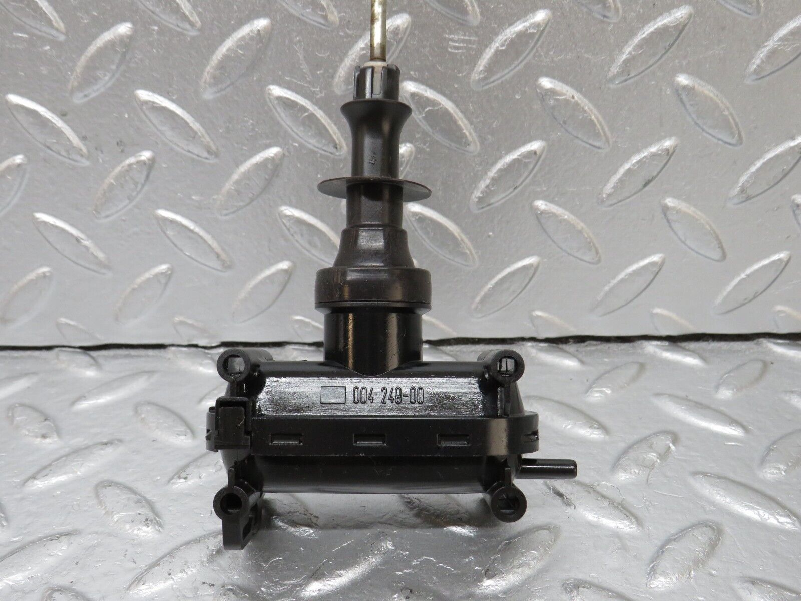 33649 Mercedes-Benz W201 190E 2.0L Door Lock Vacuum Actuator Rear Left