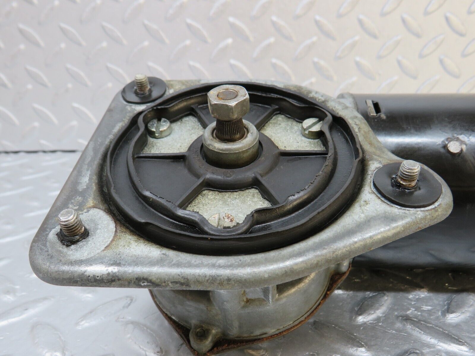 37543 Mercedes-Benz W109 300SEL Wiper Motor Bosch 0390446055