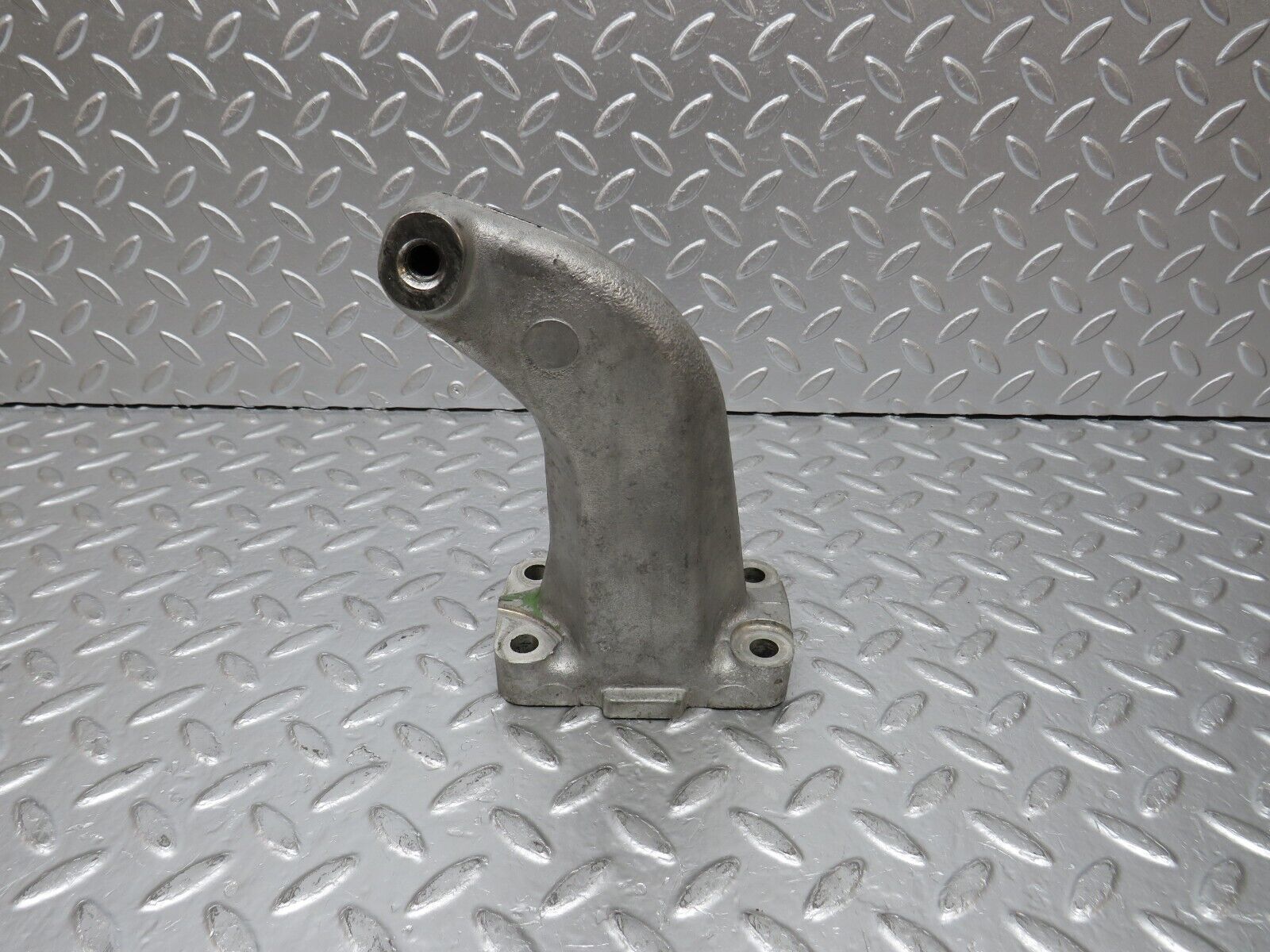 31045 Mercedes-Benz W123 200D Engine Mount Bracket Right Side 6152231404