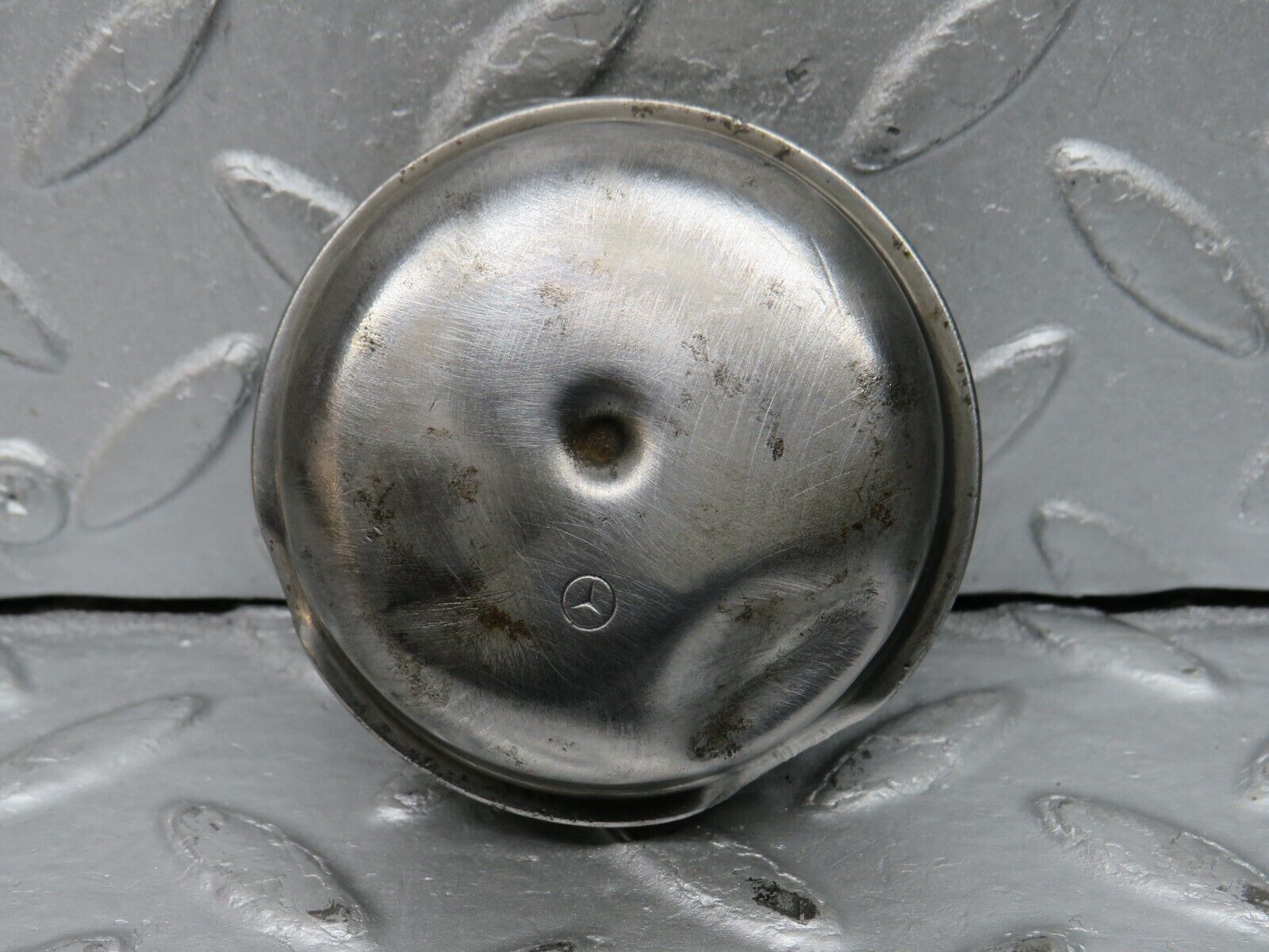 38480 Mercedes-Benz R129 280SL Coupe Wheel Hub Locking Cap With Bearing