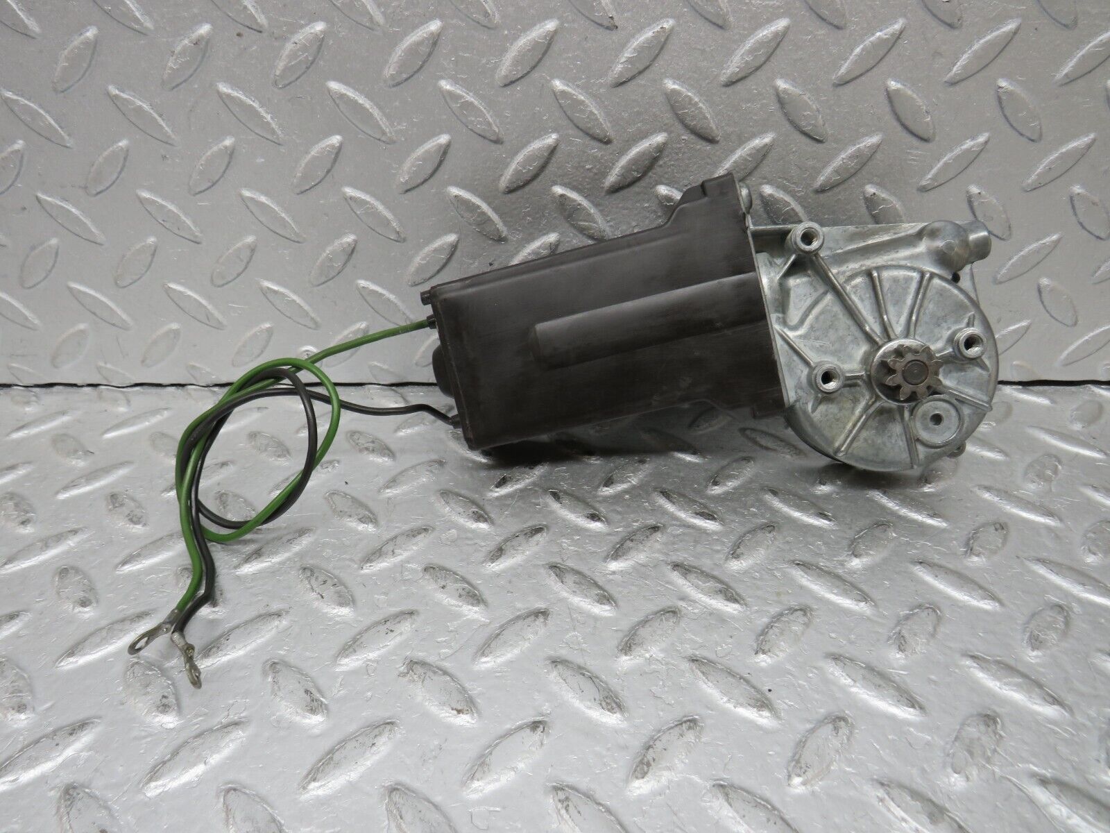 37417 Mercedes-Benz W109 300SEL Front Right Window Regulator Motor Bosch 0132001102