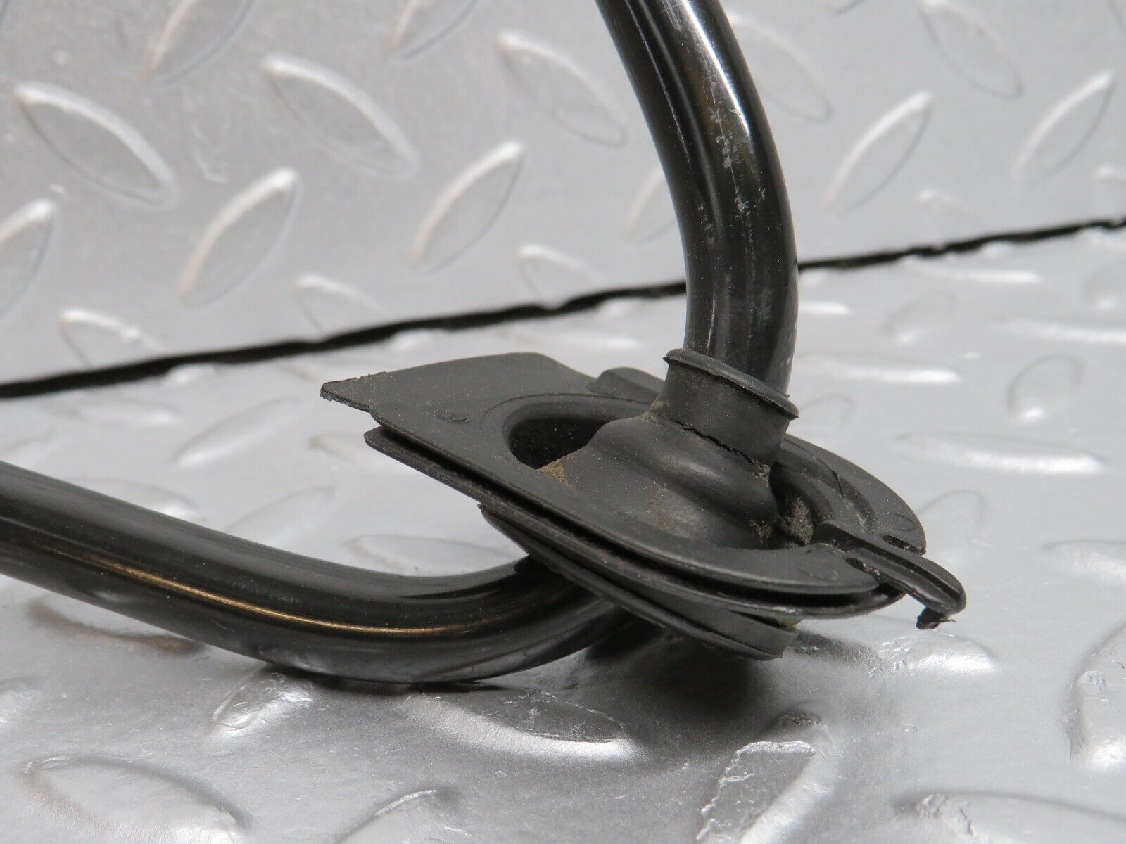 38526 Mercedes-Benz R129 280SL Coupe Brake Servo Vacuum Pipe