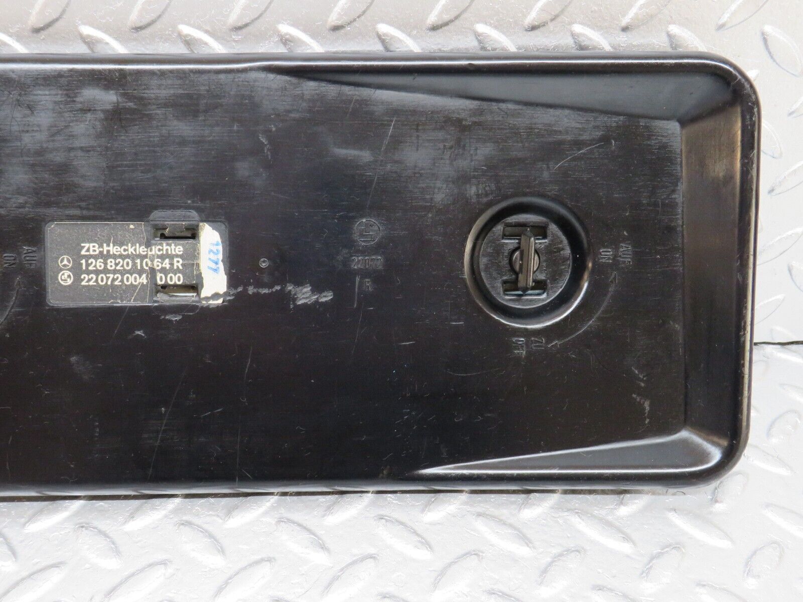 34282 Mercedes-Benz C126 380SEC Coupe Tail Light Bulb Holder Right 1268201064