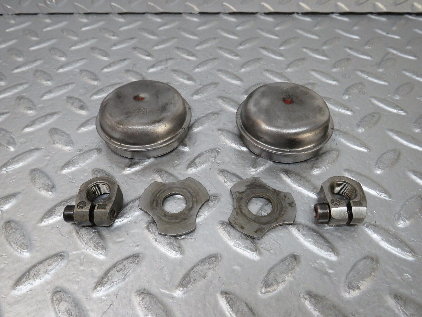 26699 Mercedes-Benz C124 220CE Coupe Wheel Hub Locking Cap