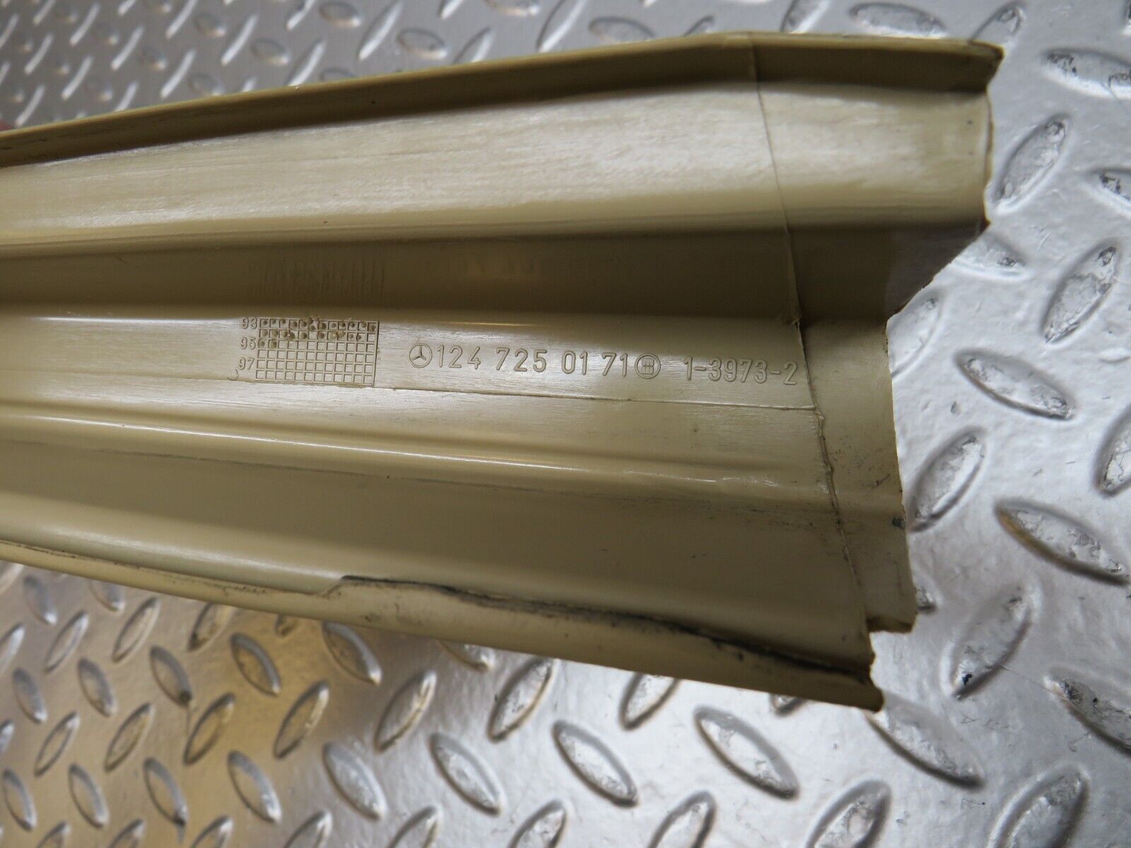 27777 Mercedes-Benz S124 300TE Front Left Door Window Frame Trim 1247250171