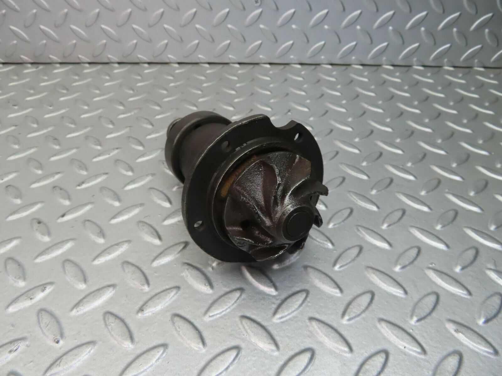 8775 Mercedes-Benz W114 Water Pump 1102010110