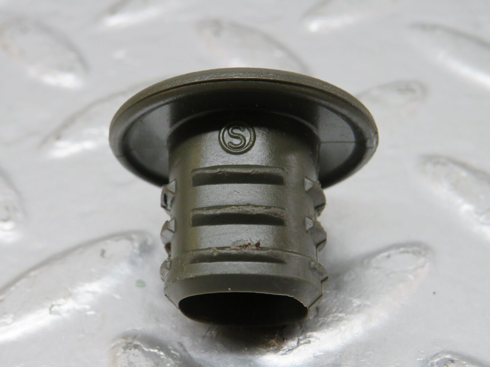 34192 Mercedes-Benz W124 260E Jack Lifting Point Plug 2x 1245830315