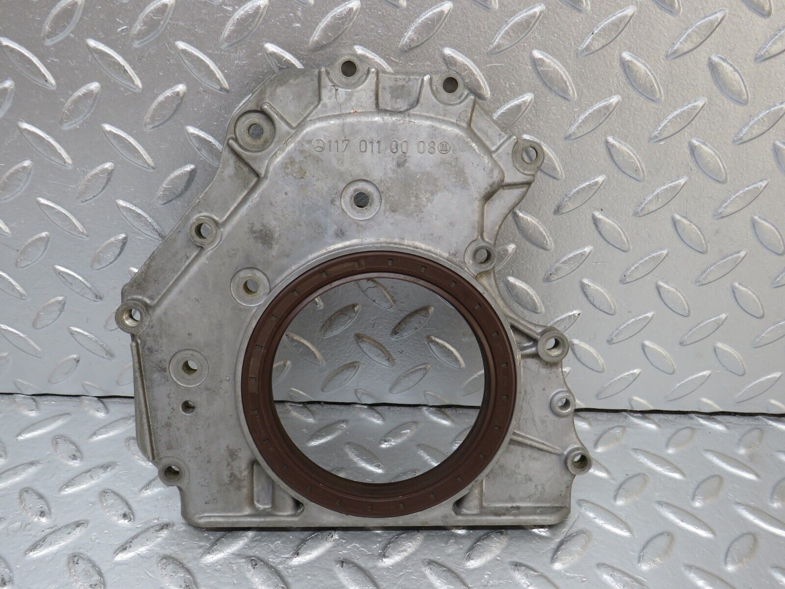 34522 Mercedes-Benz C126 380SEC Coupe Crankshaft Rear Sealing Cover 1170110008