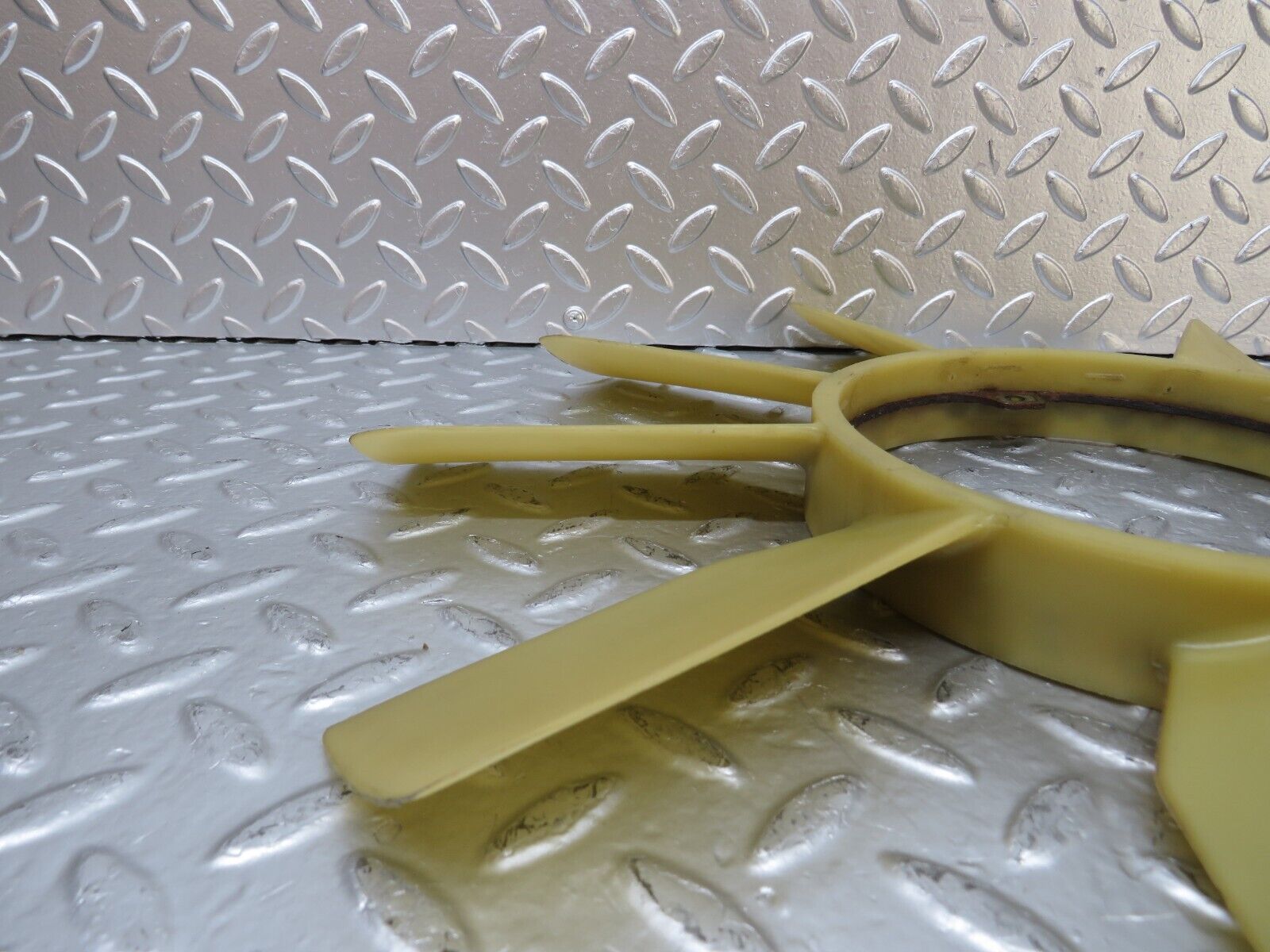 25756 Mercedes-Benz W124 280E Engine Cooling Fan 1032000423