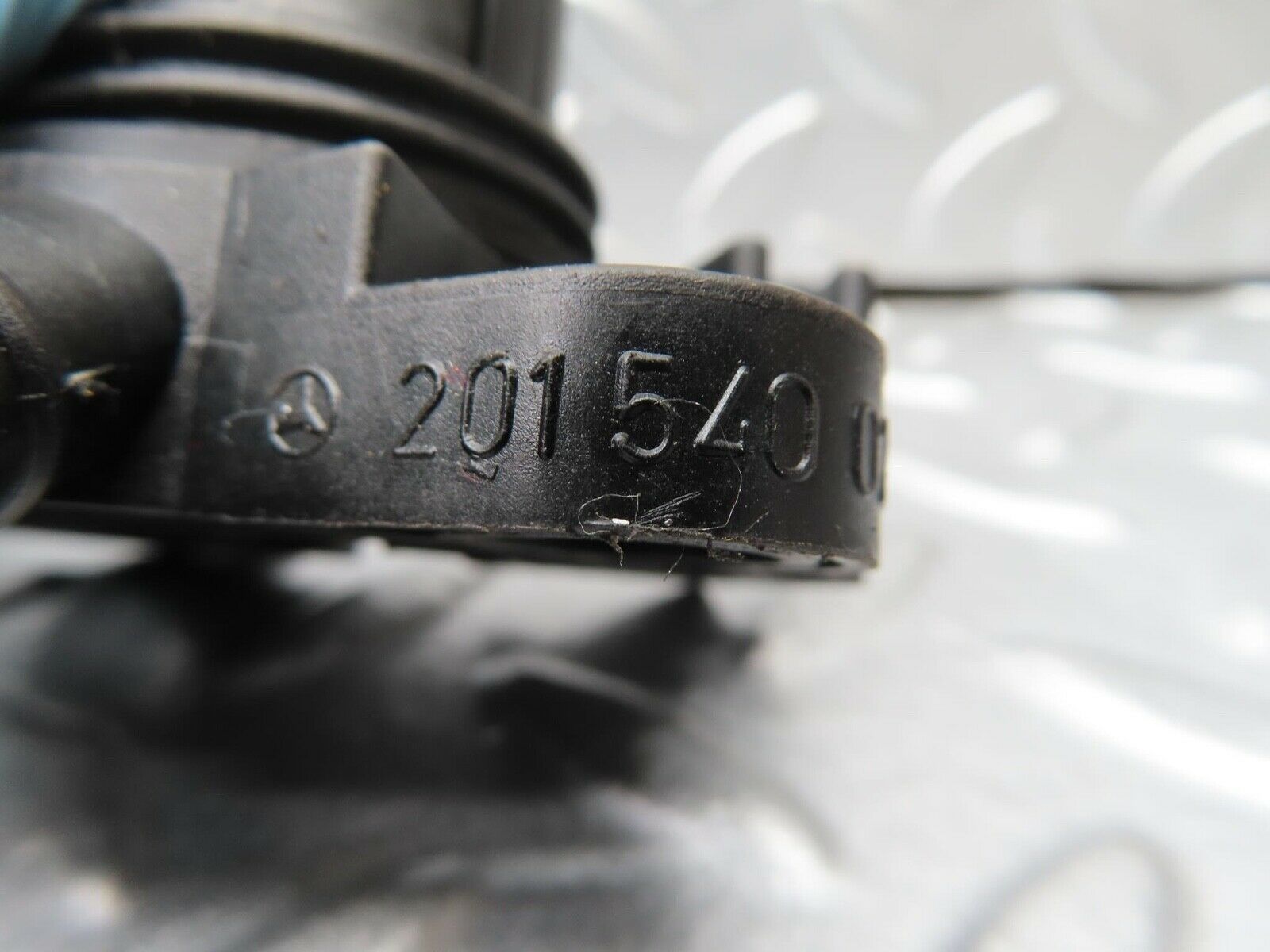 16380 Mercedes-Benz W124 260E Diagnostic Connector 2015400282