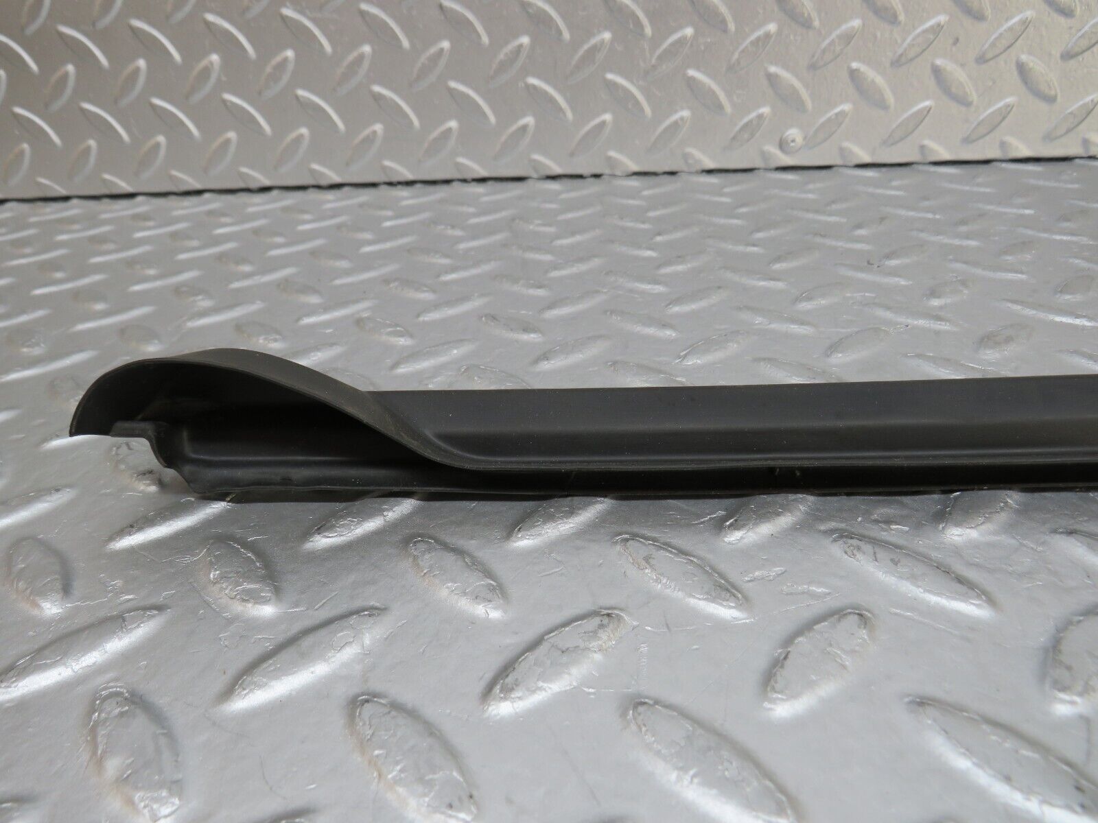 35258 Mercedes-Benz W221 Rear Right Door Lower Seal Trim 2216900462