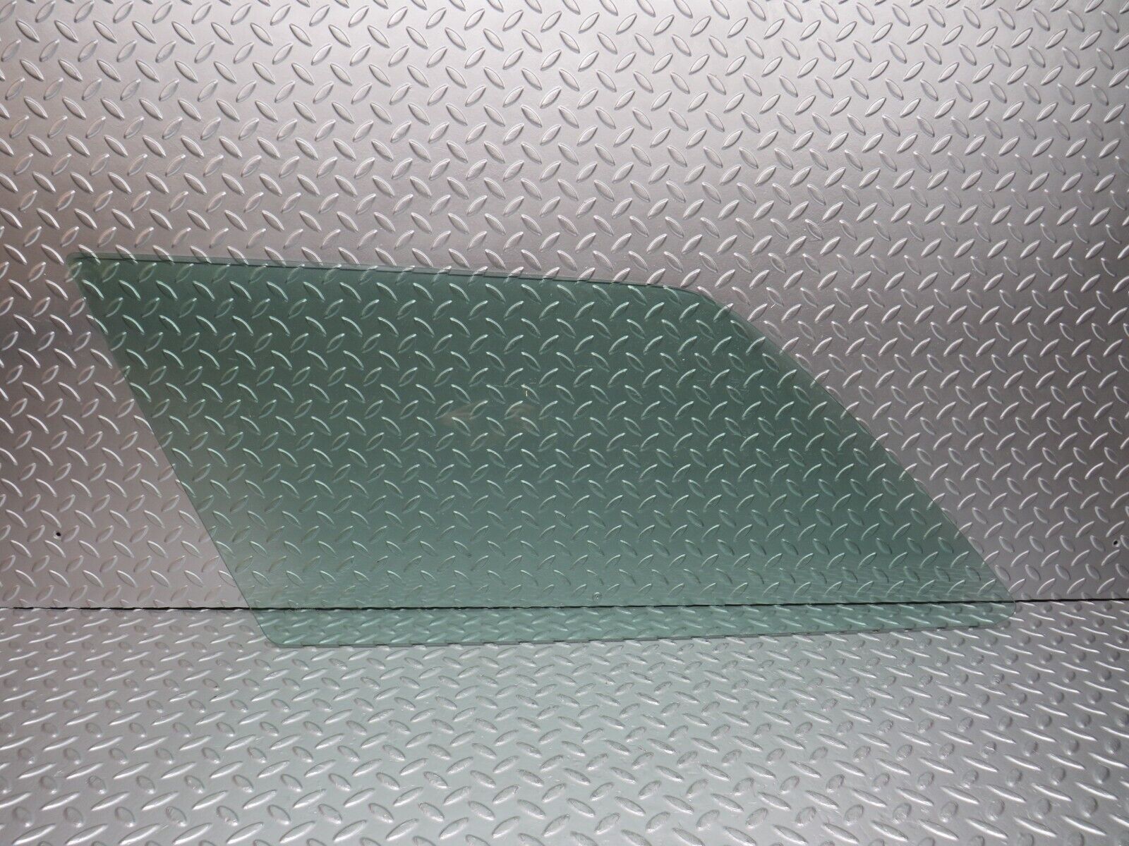 31449 Mercedes-Benz S124 220TE Wagon Rear Left Trunk Quarter Window Glass