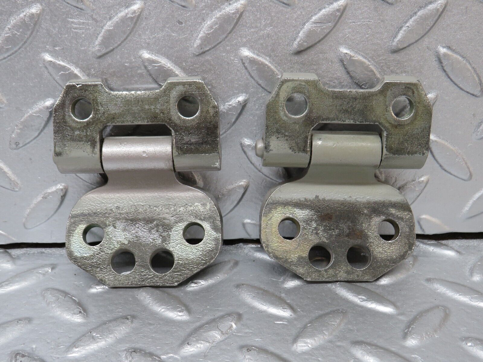 39508 Mercedes-Benz R129 320SL Coupe Door Hinge Right Side