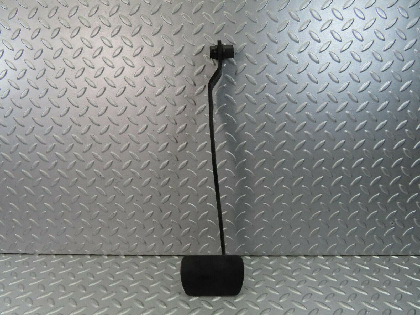 9016 Mercedes-Benz C107 Brake Pedal