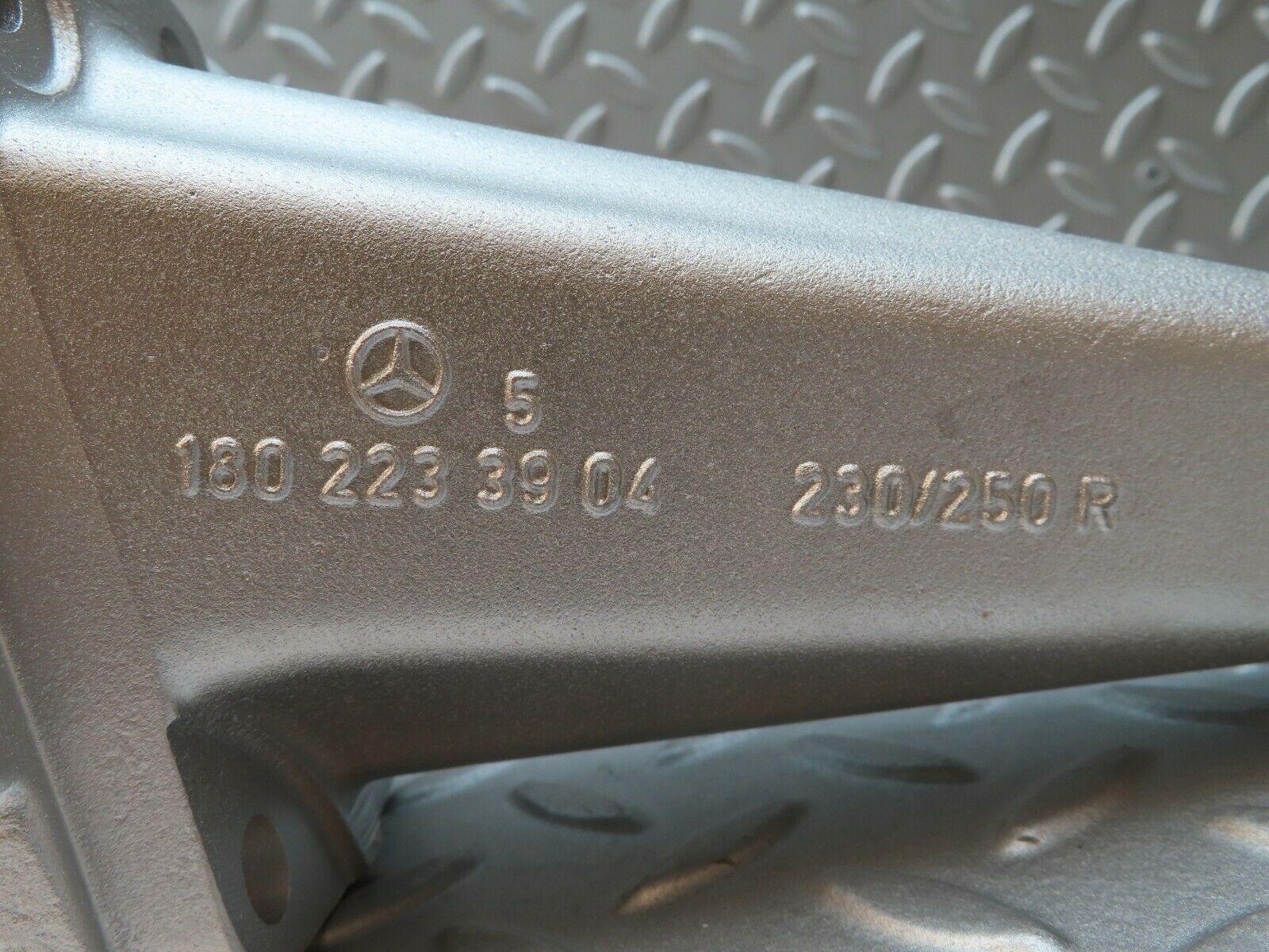 4683 Mercedes-Benz W114 280CE Coupe Engine Mount Bracket Right Side 1802233904