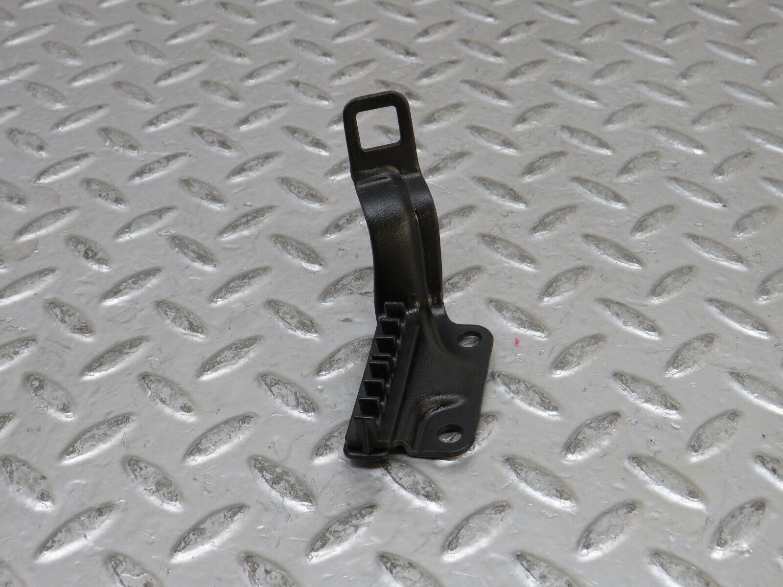 28129 Mercedes-Benz W123 280E Ignition Coil Cable Wire Bracket