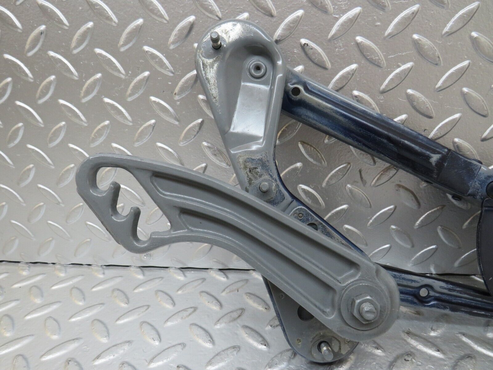 25667 Mercedes-Benz W124 280E Bonnet Hinge Left 1298870174