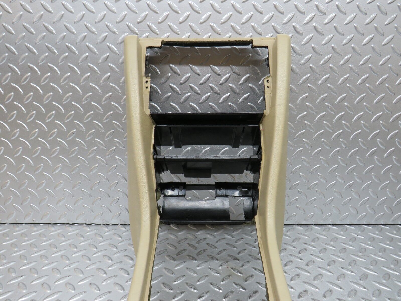 27619 Mercedes-Benz S124 300TE Wagon Centre Console Beige