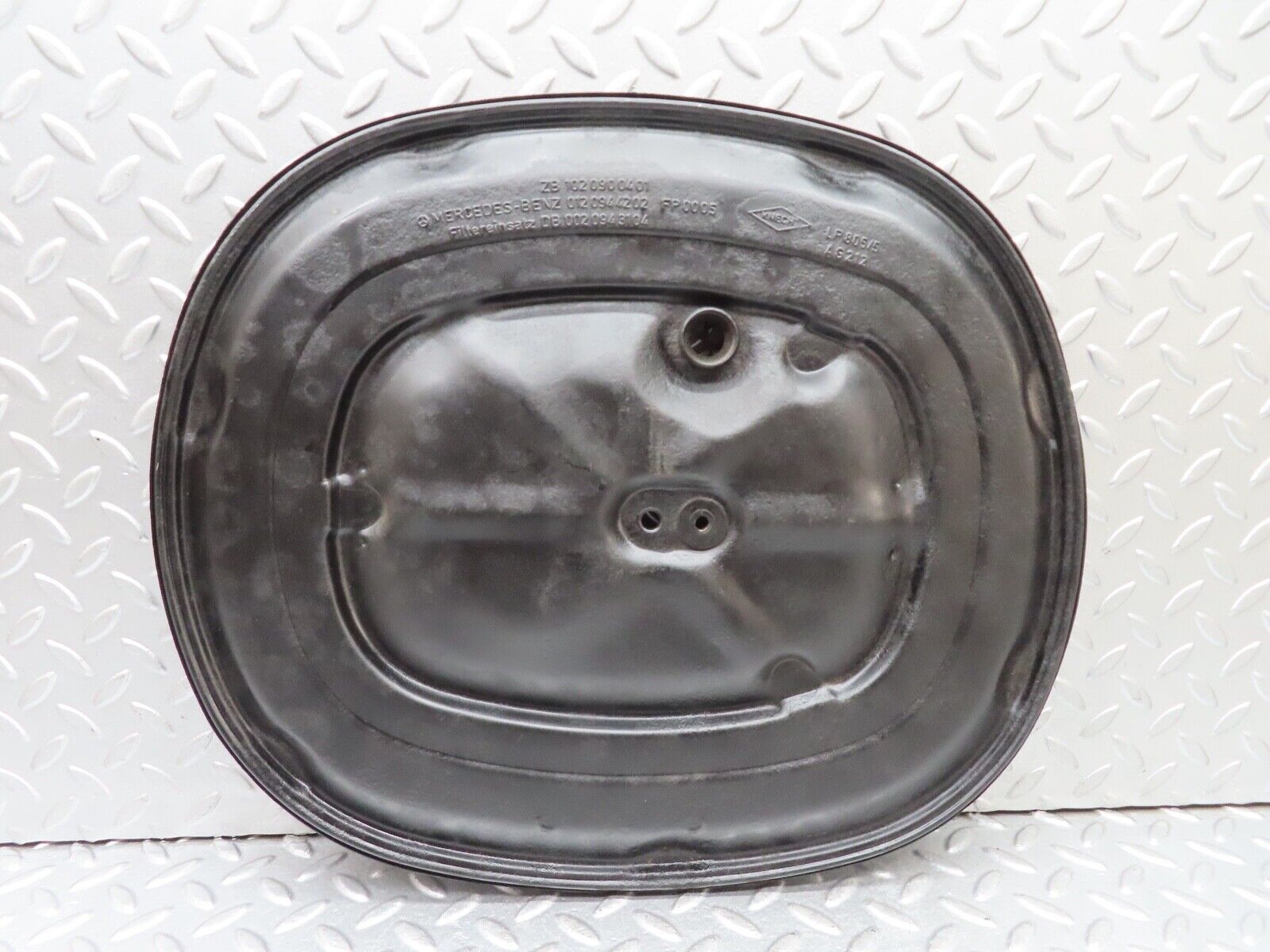 18494 Mercedes-Benz W123 230E Air Filter Box Housing Lid 1020900401