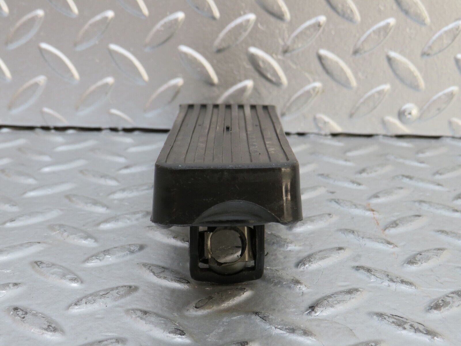 28328 Mercedes-Benz S123 240D Wagon Accelerator Pedal With Rubber 1233010082