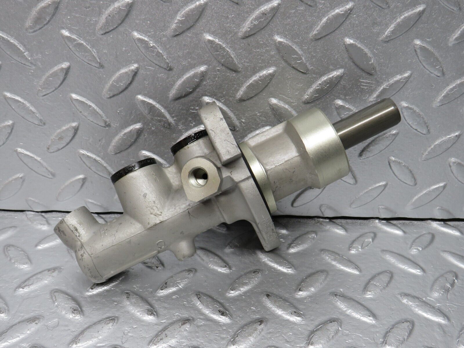 39435 Mercedes-Benz R129 320SL Coupe Brake Master Cylinder Lucas