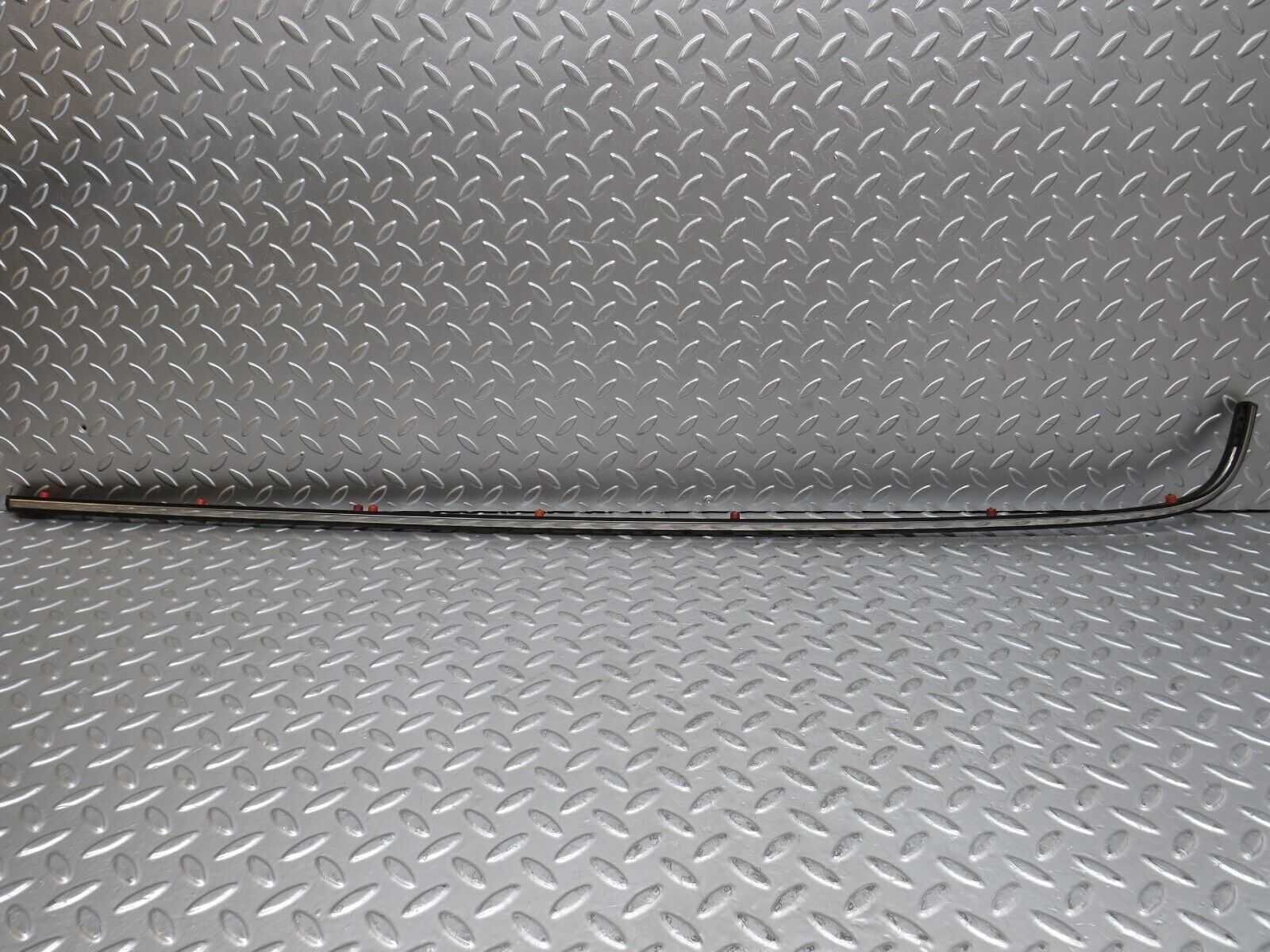 27959 Mercedes-Benz W123 280E Rear Left Fender Wing Centre Moulding Trim