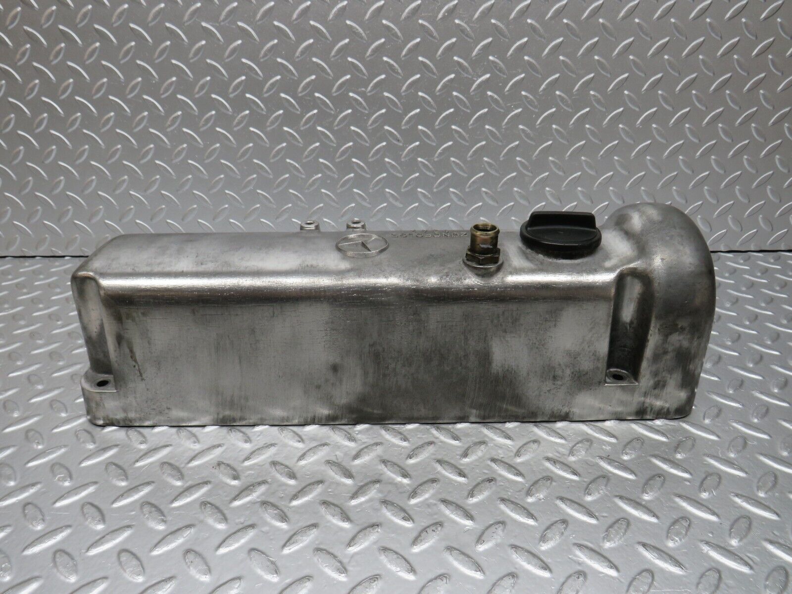 31134 Mercedes-Benz W123 200D Rocker Cover