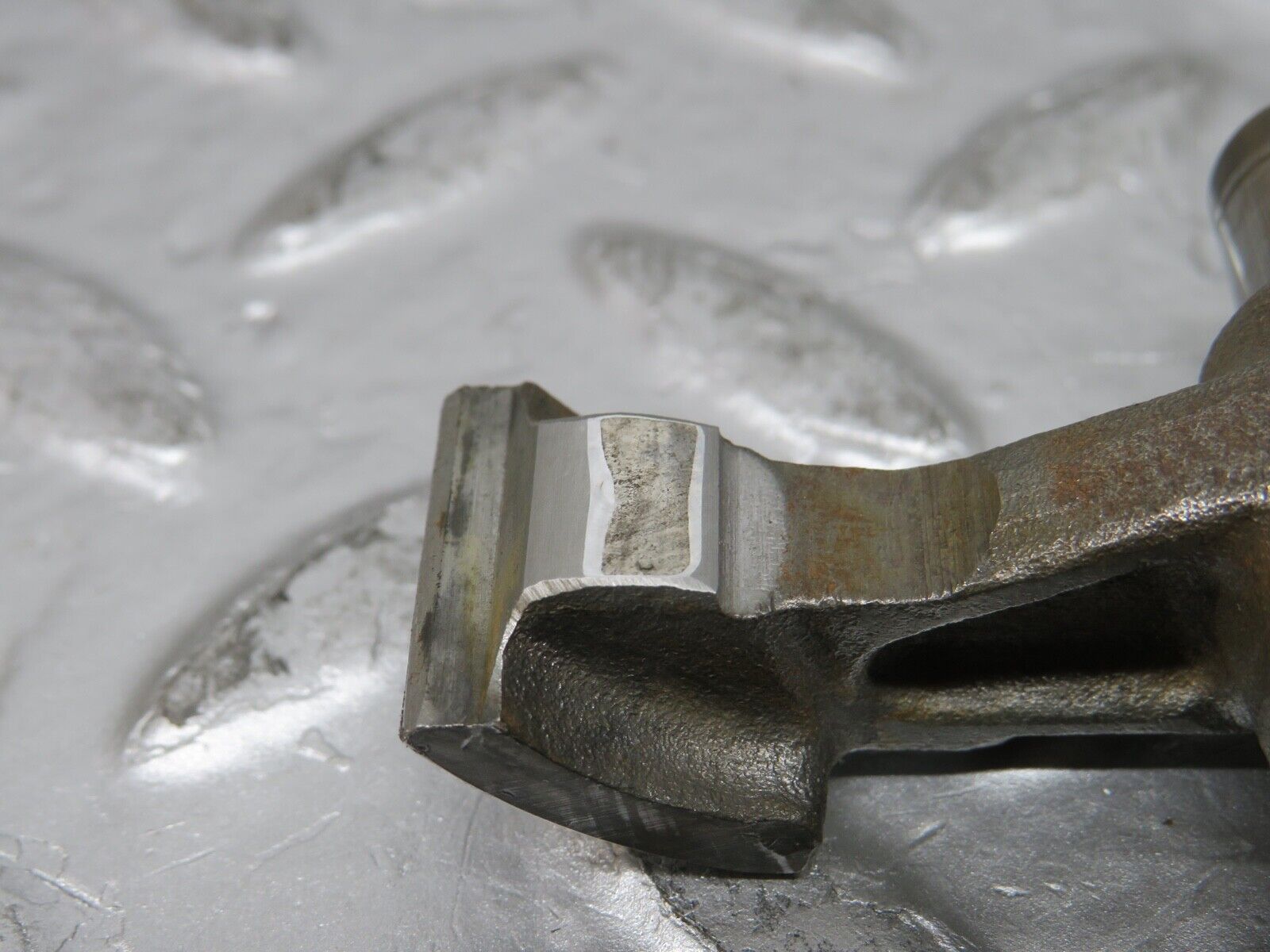 0361 Mercedes-Benz W123 220D Camshaft Rocker Arm With Shaft