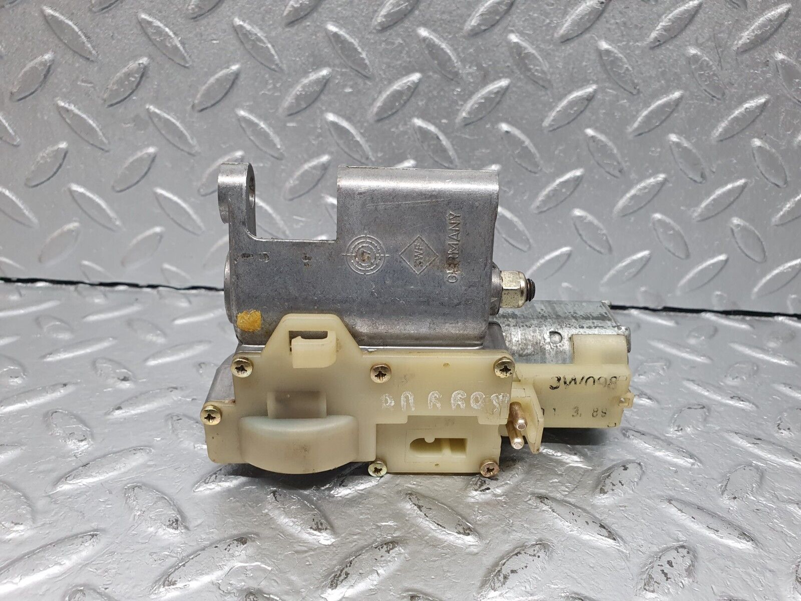 41004 Mercedes-Benz W126 300SE Steering Column Adjustment Motor 1264600425