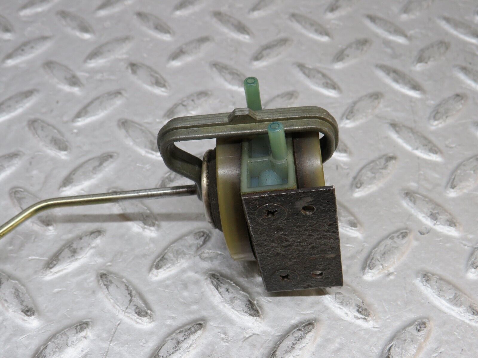 37292 Mercedes-Benz W109 300SEL Rear Right Door Lock Vacuum Actuator