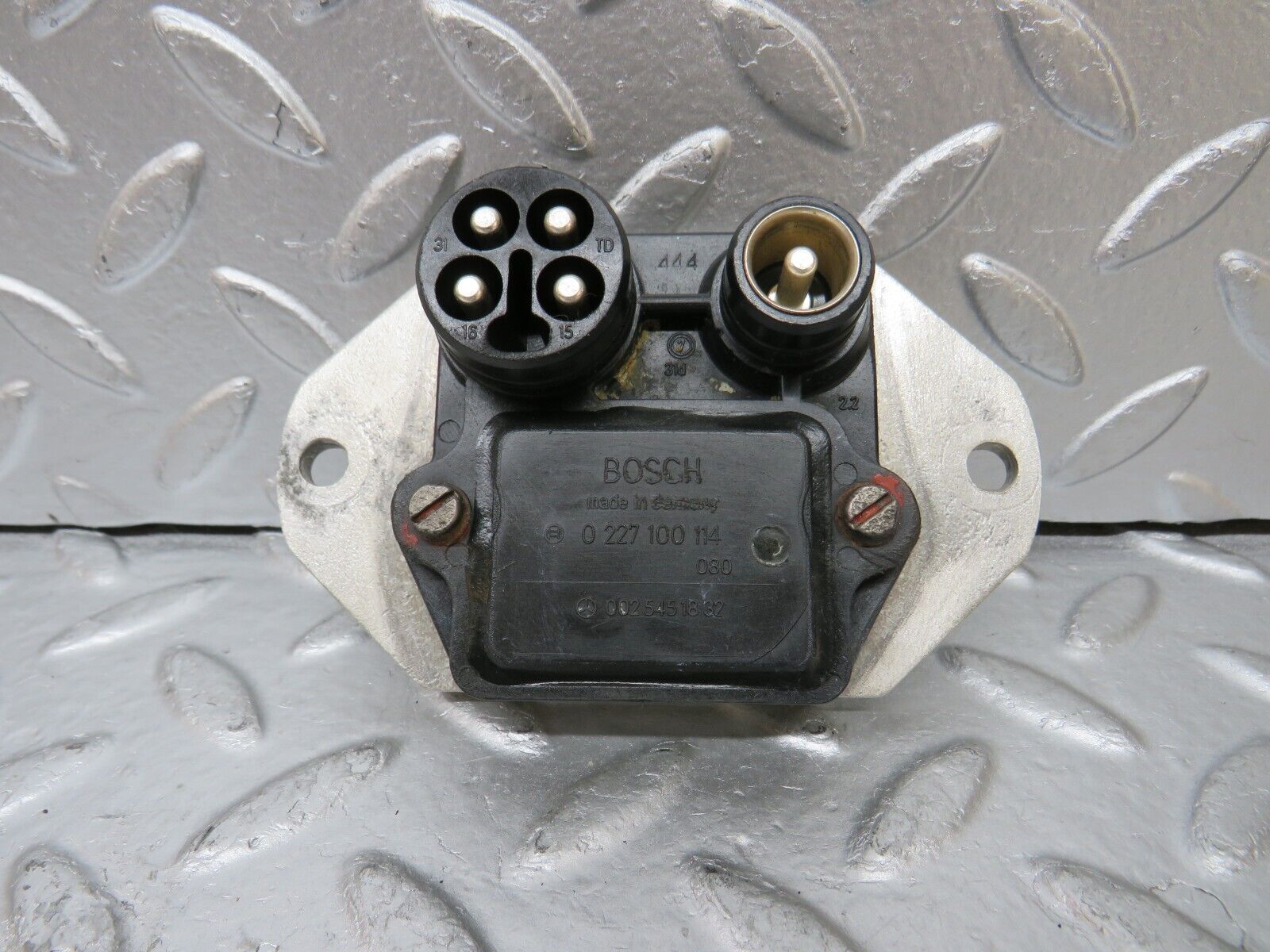 30620 Mercedes-Benz W201 190E 2.0L Ignition Control Unit Bosch 0227100114 0025451832