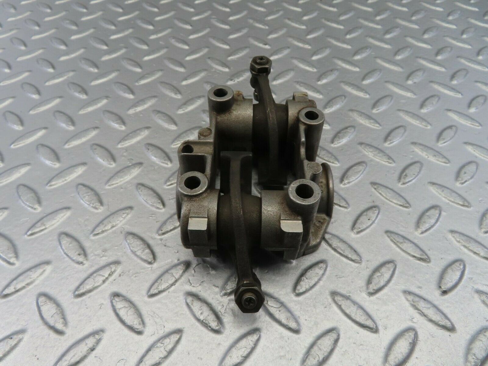 10073 Mercedes-Benz C123 230CE Coupe Rocker Arms Camshaft Bearing Block 1020510010