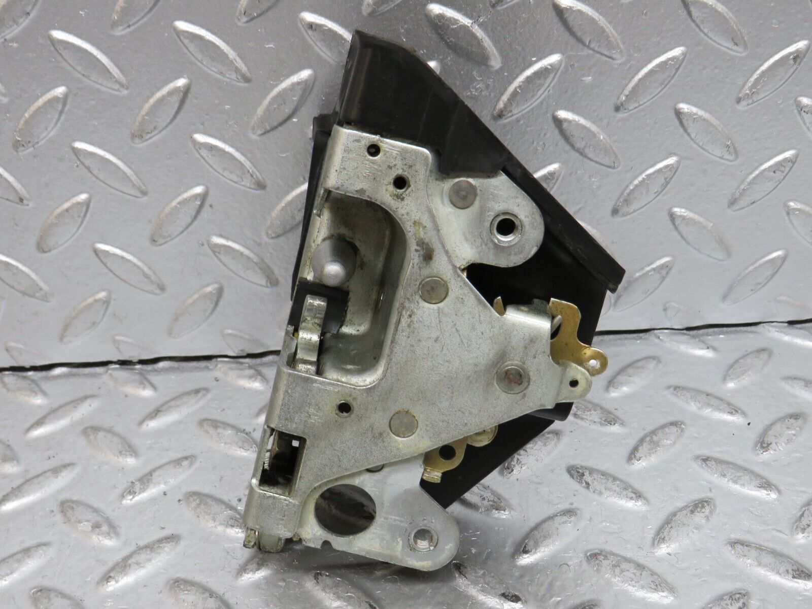 29670 Mercedes-Benz W123 230E Rear Left Door Lock Mechanism 1237230108