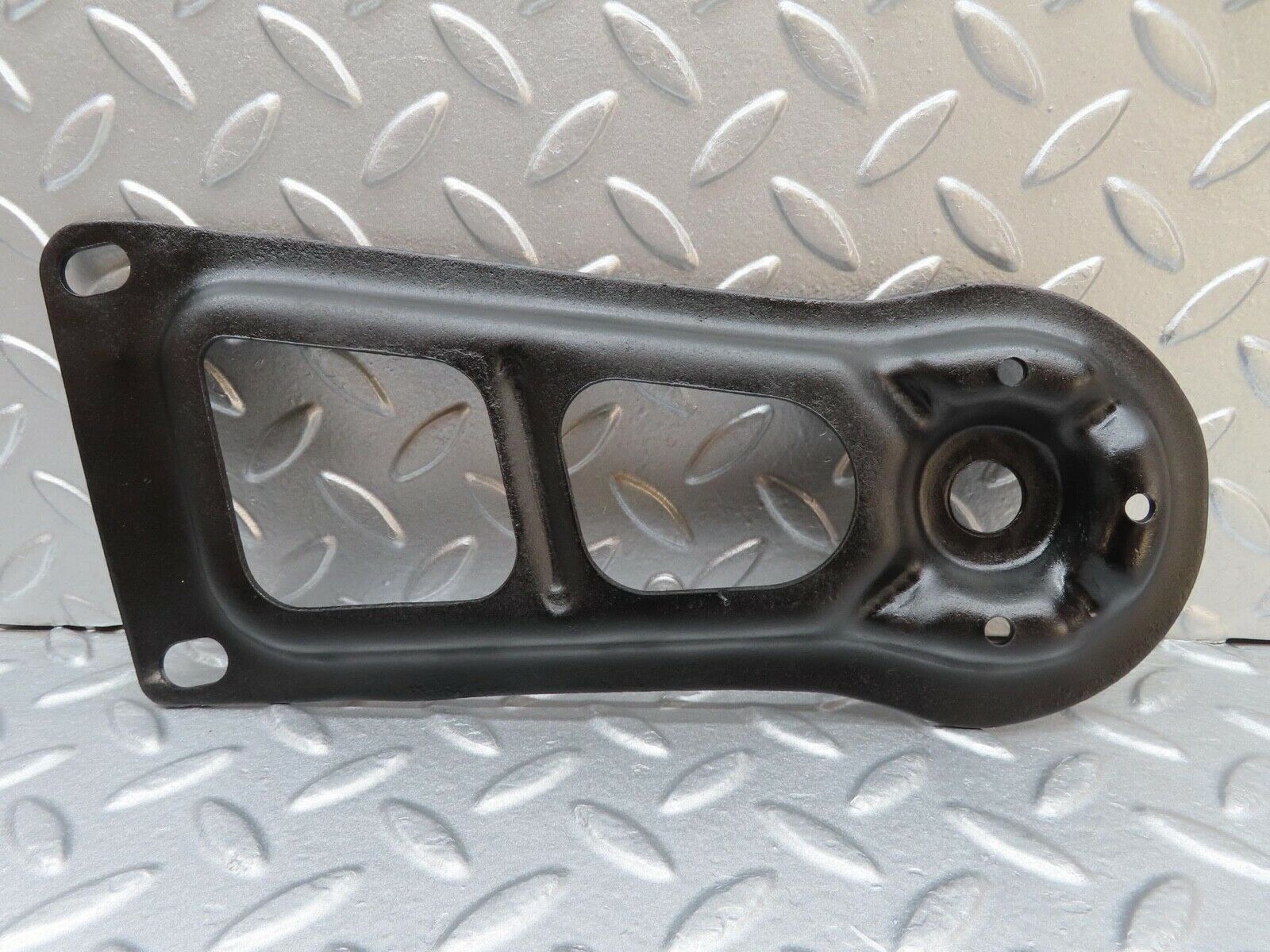 13921 Mercedes-Benz C107 280SLC Rear Suspension Axle Mounting Bracket