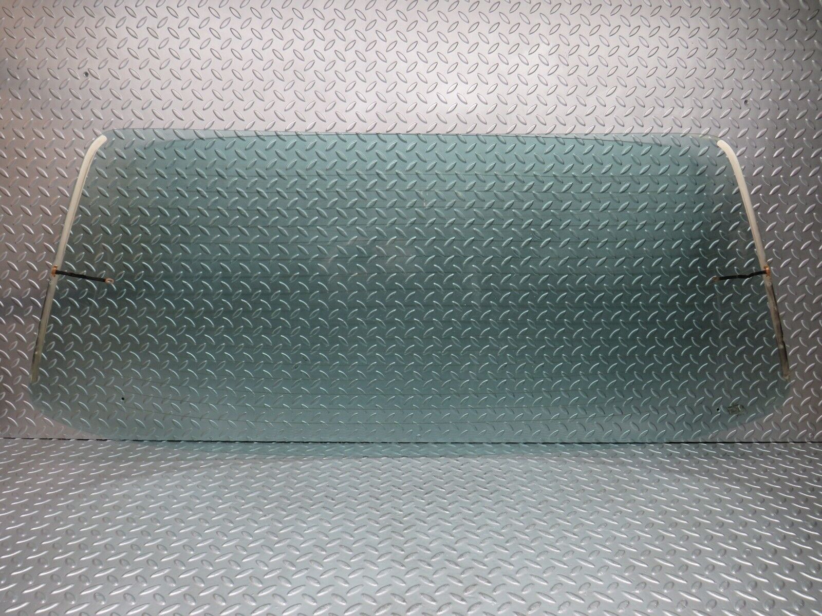 29820 Mercedes-Benz W123 230E Rear Heated Windscreen Glass