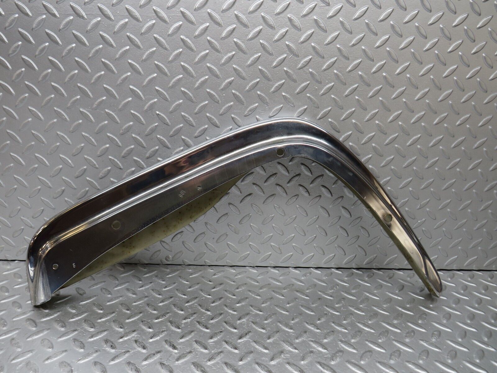 37669 Mercedes-Benz W109 300SEL Front Left Upper Bumper Corner