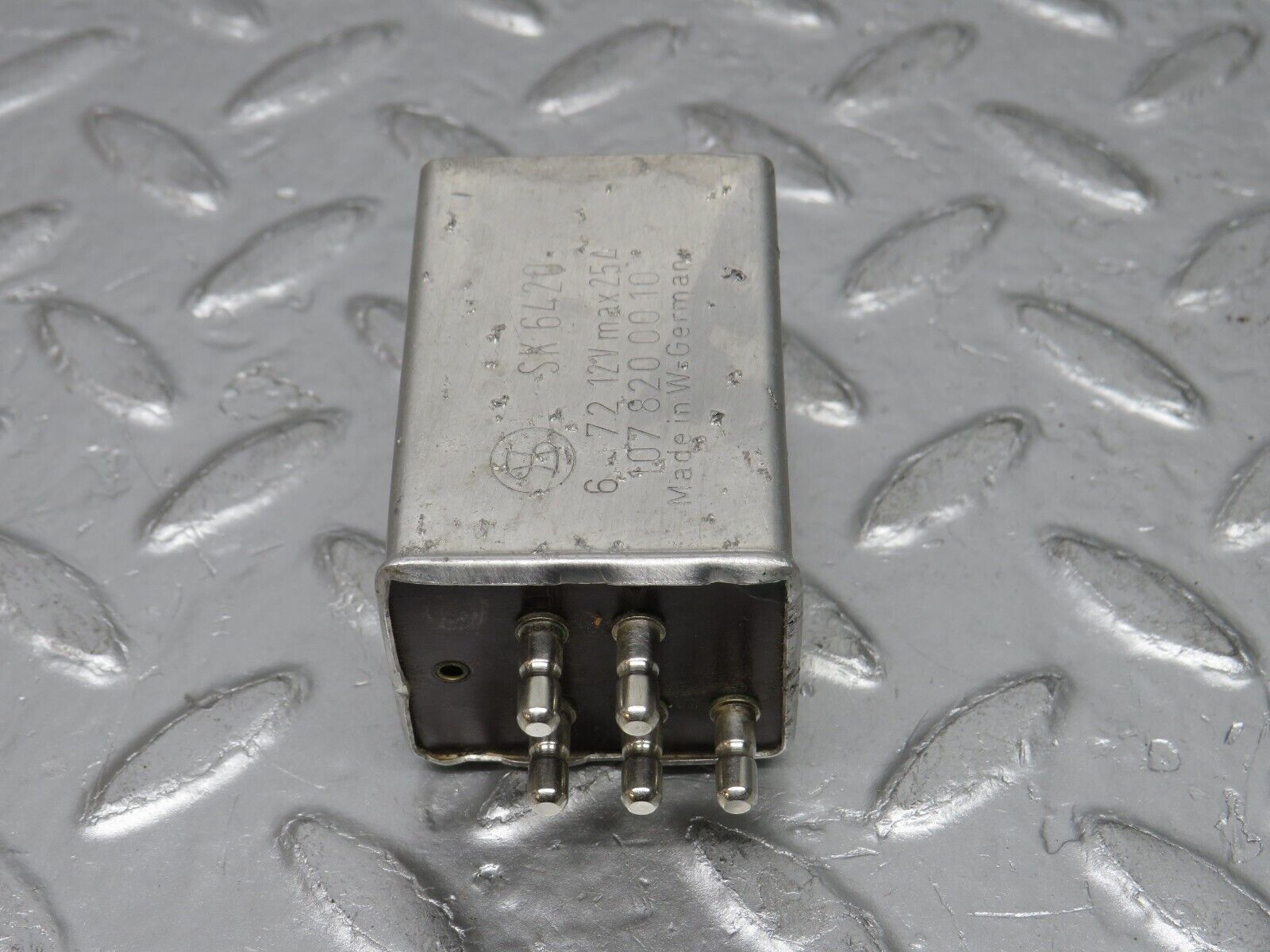 0679 Mercedes-Benz C107 350SLC Coupe Rear Heated Window Relay 1078200010