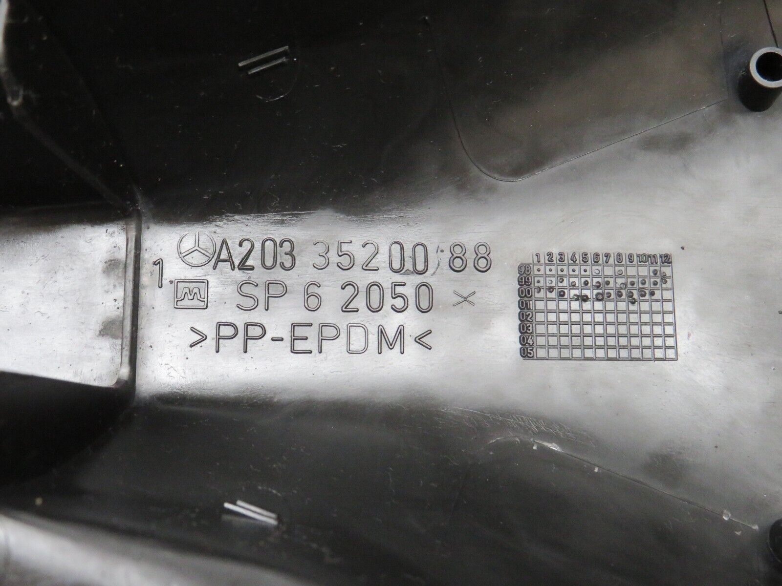 34793 Mercedes-Benz W210 320E Rear Control Arm Cover Pair 2033520088