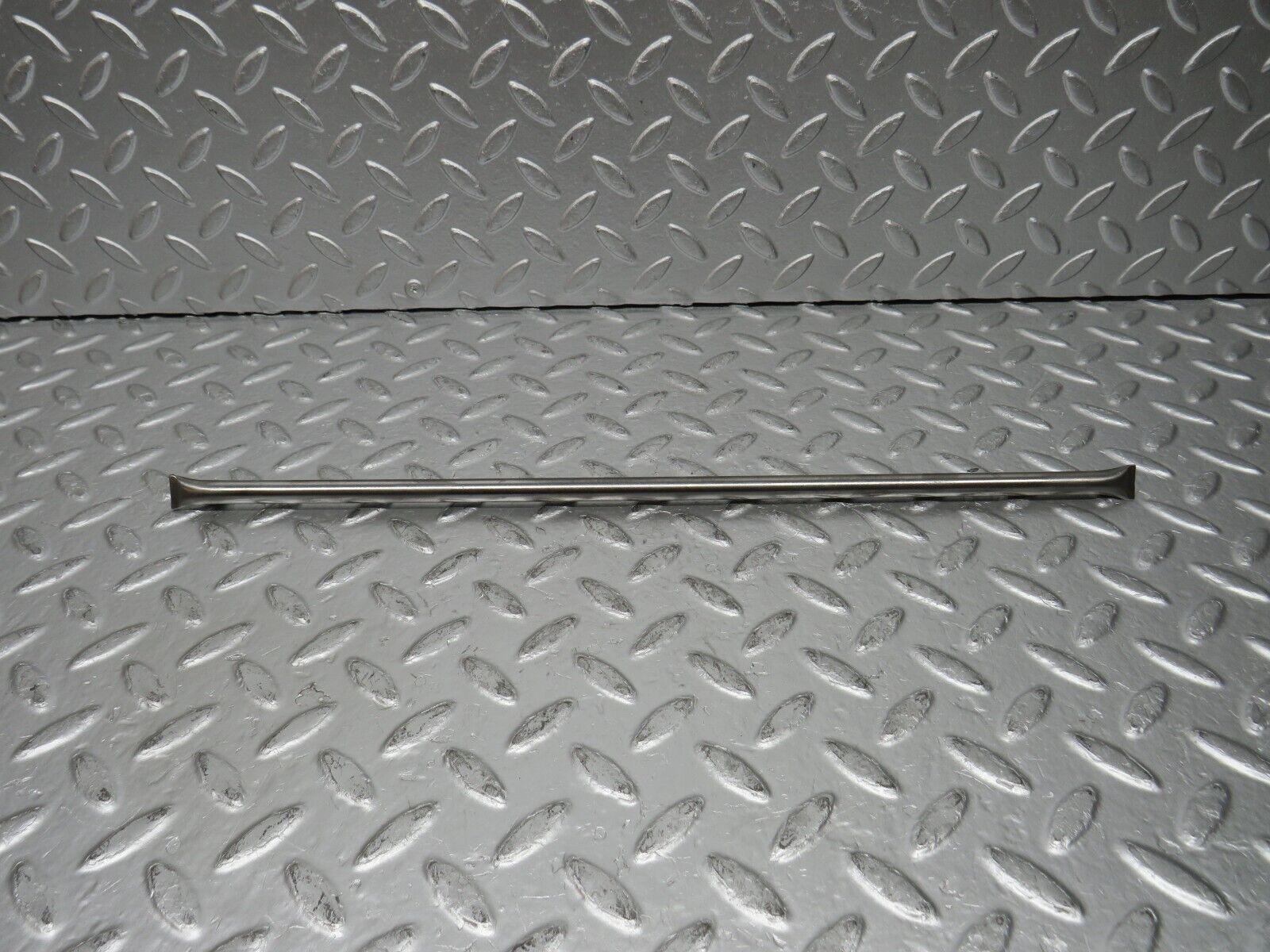 30879 Mercedes-Benz W201 190E 2.0L Camshaft Oil Tube