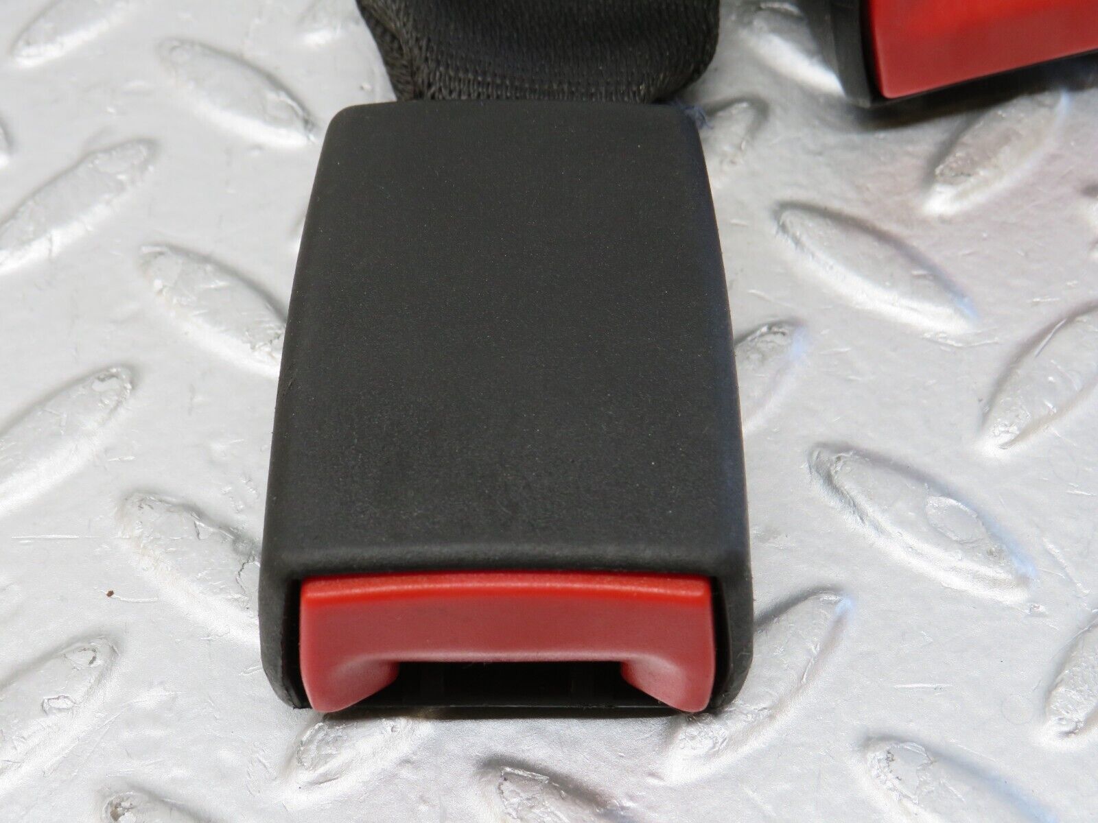 35085 Mercedes-Benz W210 320E Rear Double Seat Belt Buckle 2108600669