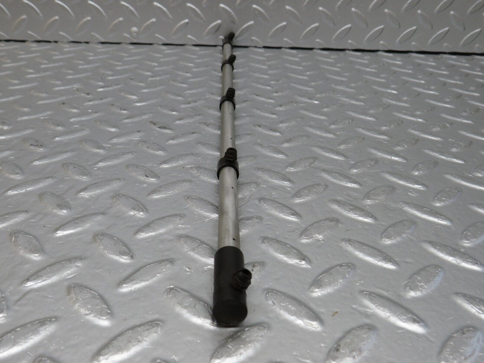 34549 Mercedes-Benz C126 380SEC Coupe Camshaft Oil Tube