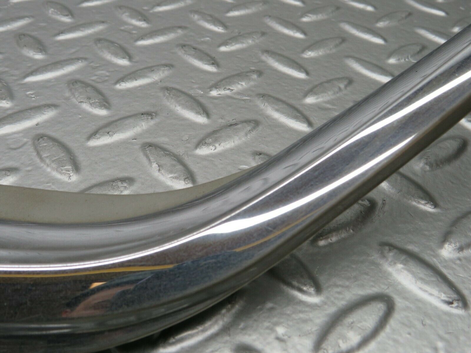 22733 Mercedes-Benz C107 450SLC Coupe Rear Window Trim Left 1076980189