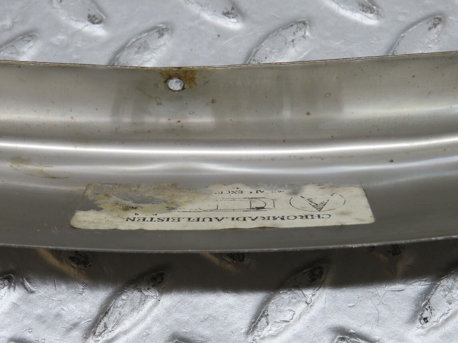 36291 Mercedes-Benz W126 420SE Rear Left Chrome Wheel Arch Trim